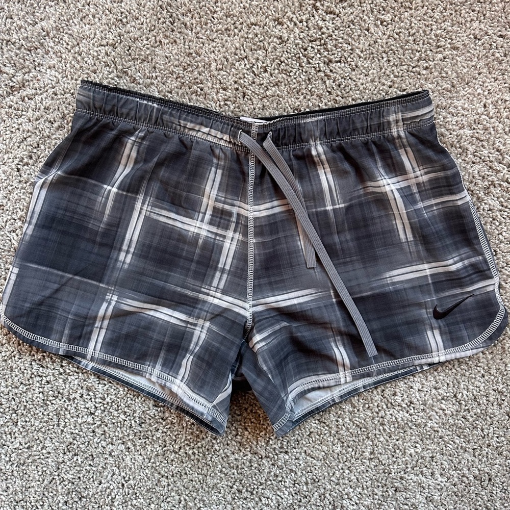 Women’s gray and black patterned Nike Dri-Fit athletic shorts size medium